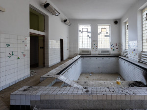 Takto vypadala budova před zahájením demoličních prací