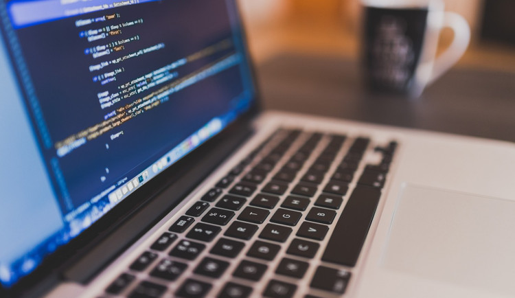 Podpora AI v podnikání: MPO nabízí až 30 milionů Kč na projekt