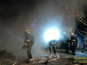 Elektrokoloběžka na nabíječce způsobila požár se škodou za 1,5 milionu korun