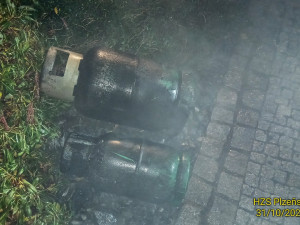 Elektrokoloběžka na nabíječce způsobila požár se škodou za 1,5 milionu korun