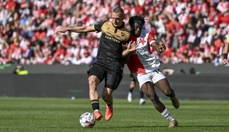 Fotbalisté Slavie porazili Baník 2:0 a v lize po třech zápasech zvítězili