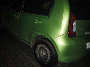 Řidiče doslova uspal náraz do baráku, svým šlofíkem vyděsil svědka