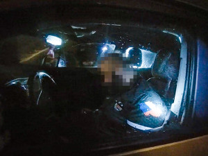 Řidiče doslova uspal náraz do baráku, svým šlofíkem vyděsil svědka