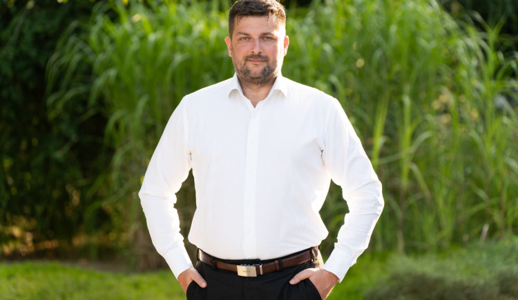 Karlovarský kraj zatím povede Hurajčík, nový hejtman bude zvolen v prosinci