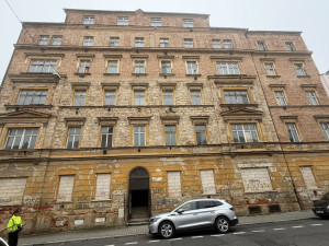 Děsivý činžák s krvavou historií projde rekonstrukcí. Vznikne tam 29 nových bytů