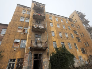Děsivý činžák s krvavou historií projde rekonstrukcí. Vznikne tam 29 nových bytů