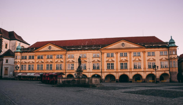 Rekonstrukce Valdštejnského zámku v Jičíně se komplikuje. Hotovo bude až příští rok
