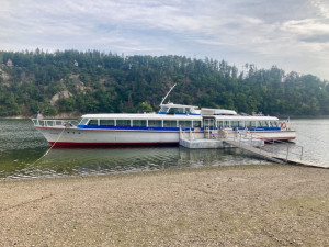 Po smrti legendárního kapitána převzal lodní dopravu na Hracholuskách nový majitel