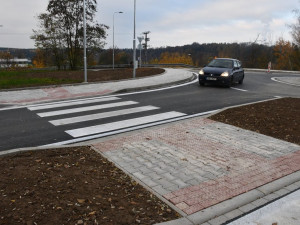 Na Klatovské třídě v Plzni začíná provoz na nové okružní křižovatce