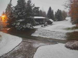 Zima o sobě dala vědět. Poprvé v této sezoně výrazněji sněžilo i mimo hory