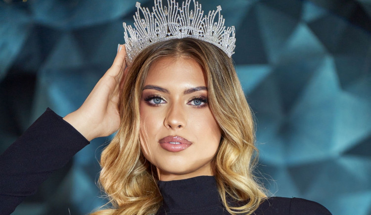 Dvacetiletá dívka z Prostějova okouzlila porotu na mezinárodní soutěži krásy v Indii