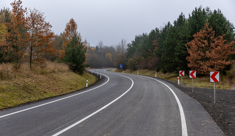 Řidiči se po devíti měsících vrací na opravenou II/605 v úseku Rokycany-Ejpovice