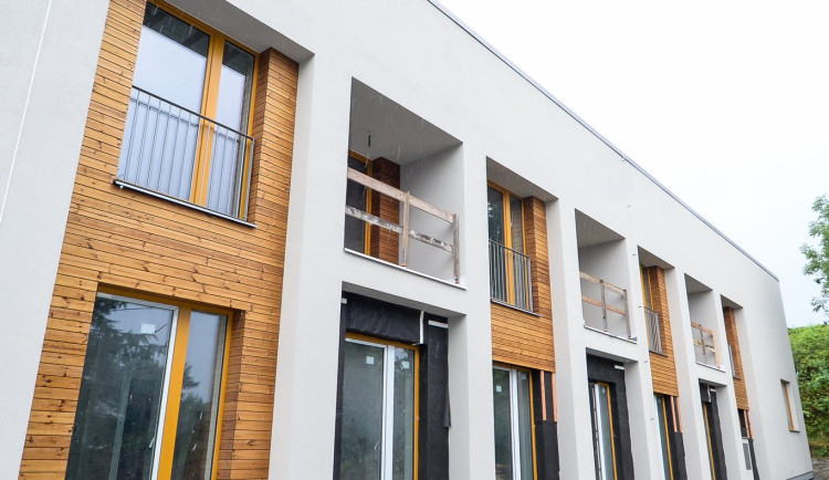 Jakešův kulturák se přeměnil v moderní byty, zájemci už mohou podávat žádosti