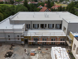 Jakešův kulturák se přeměnil v moderní byty, zájemci už mohou podávat žádosti