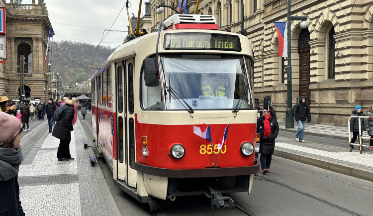Oslavy výročí sametové revoluce omezí v pondělí dopravu v centru Prahy