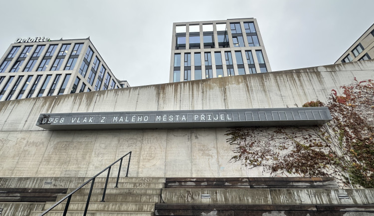 Když s uměním pomáhá umělá inteligence. Jak funguje Pragotron na nádraží v Praze?