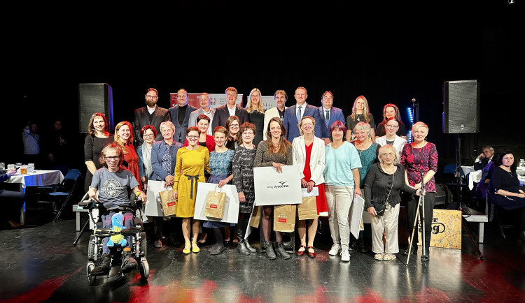 VIDEO: Páteční večer v Jihlavě patřil dobrovolníkům. Takový byl Dobroch 2025