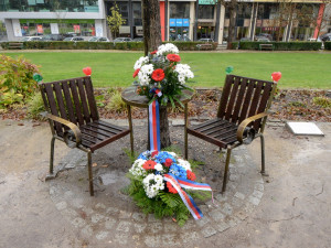 Den boje za svobodu a demokracii uctili Plzeňané hlavně u lavičky Václava Havla