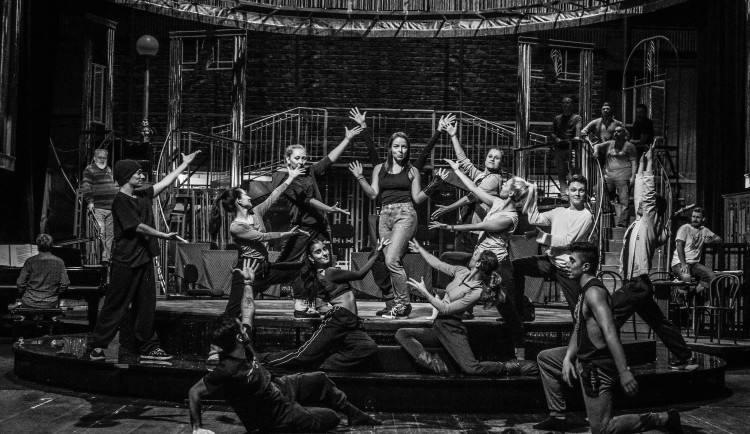 Divadlo láká o adventu na tři premiéry. Výstřely na Broadwayi budou poslední hrou v Metropolu