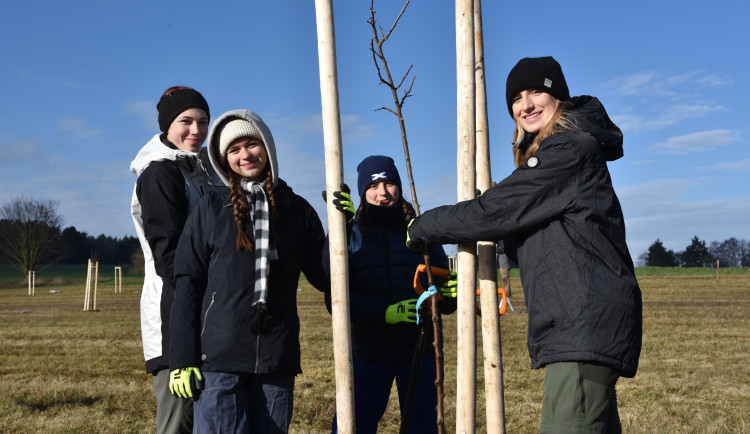 Nově vysazený sad v Semněvicích ochrání zdroje pitné vody pro občany