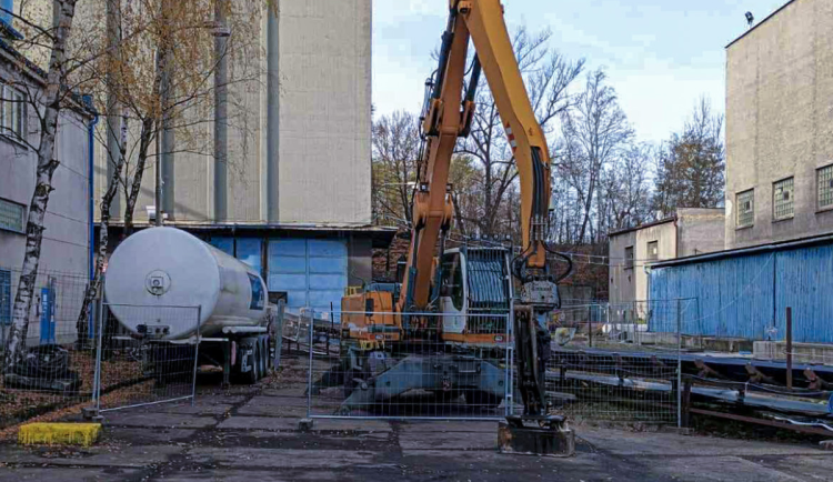 Diamo v Dole ČSA v Karviné zasypává první jámu, zasypání dalších připravuje