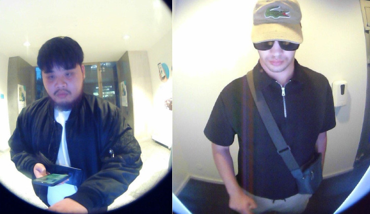 Desítky tisíc korun vybrali podvodem neznámí muži z bankomatů. Hledá je policie