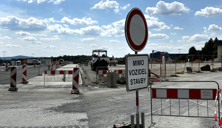 Takto se pracovalo na nové odpočívce ještě letos v srpnu