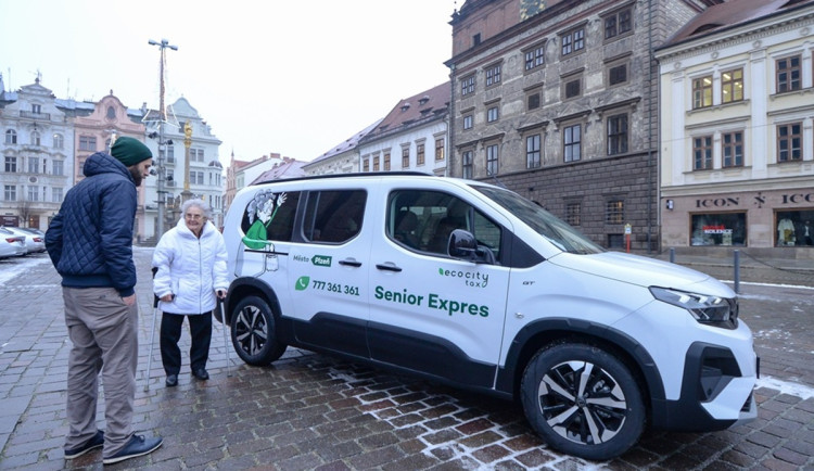 Individuální jízda Senior Expresu výrazně zdraží, službu od ledna převezme soukromník