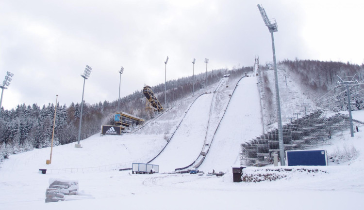 Starosta Harrachova odmítá, že by zahájením opravy skokanského můstku pochybili