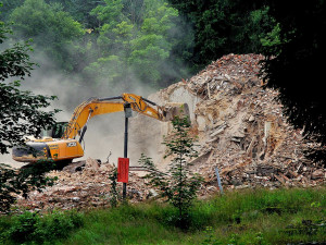 Samotný hotel byl zbourán v roce 2021
