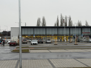 Lidi zklamala skladba obchodů v novém obchodním centru, které vzniklo místo Skleněného pekla