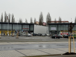 Lidi zklamala skladba obchodů v novém obchodním centru, které vzniklo místo Skleněného pekla