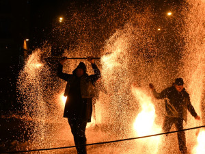 Před Čtyřlístkem opět září vánoční strom, klienti mají prosinec nabitý akcemi