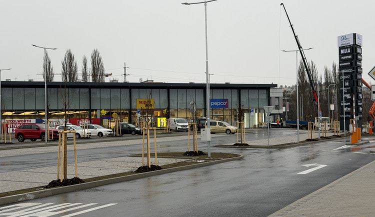 Lidi zklamala skladba obchodů v novém obchodním centru, které vzniklo místo Skleněného pekla
