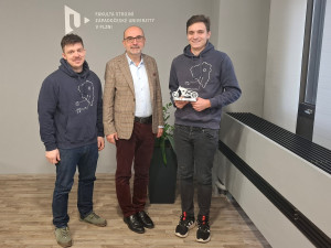 Student daroval prezidentovi motorku, model vyfrézoval ze slitiny hliníku