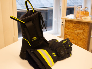 Obuv a rukavice brzy zamíří do praxe. Vyrábět je bude firma, která se zaměřuje na hasičskou výstroj