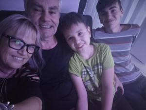 Lukáš s bráchou a s rodiči