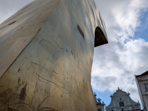 Poničené kašny na náměstí Republiky potřebují opravy. Jaký je postoj politiků?