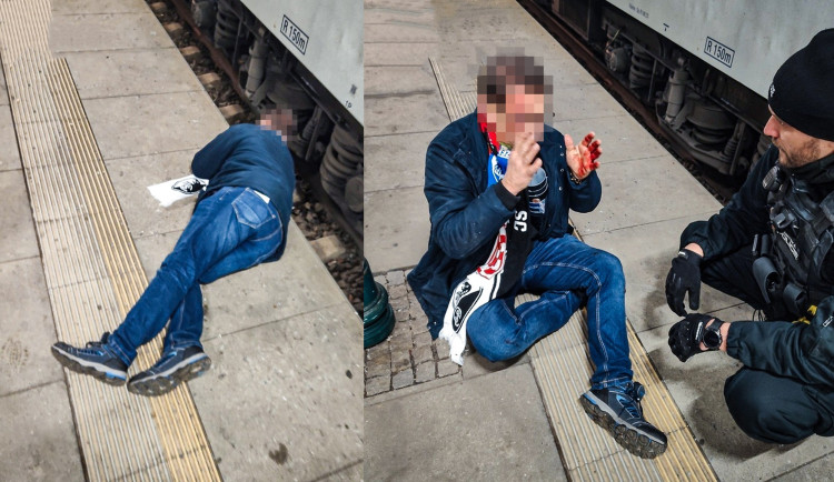 Německý fotbalový fanoušek málem přišel o hlavu na vlakovém nádraží v Plzni