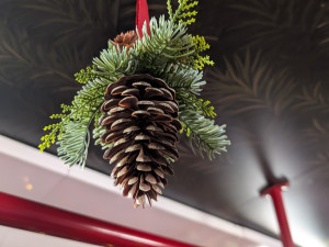 Po kolejích jede chaloupka, plzeňská vánoční tramvaj prošla největší změnou v historii