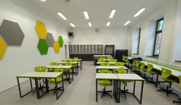 Robotické stoly i brýle na virtuální realitu. Krnovské školy získají moderní technologie