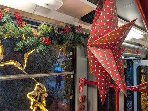 Vánoční tramvaj má po necelém dni provozu technické problémy