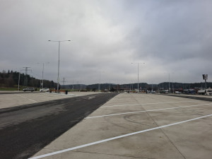 Největší dálniční parkoviště v ČR už je otevřené. Najdete ho na D5 u Rozvadova