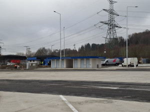 Největší dálniční parkoviště v ČR už je otevřené. Najdete ho na D5 u Rozvadova