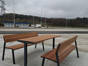 Největší dálniční parkoviště v ČR už je otevřené. Najdete ho na D5 u Rozvadova