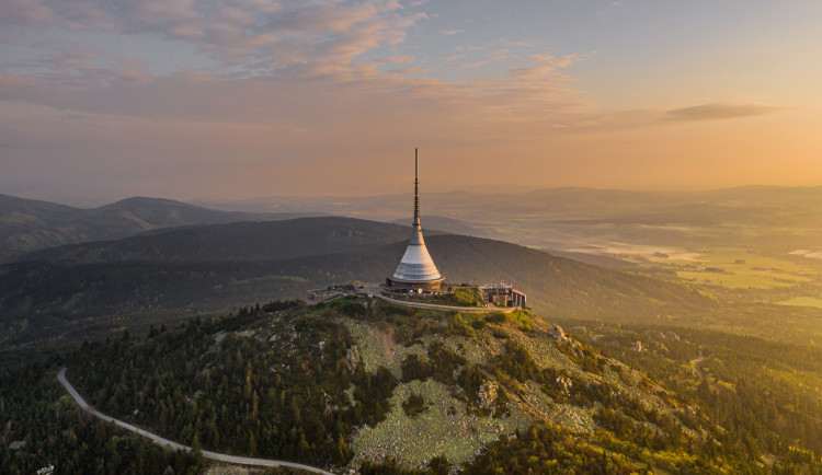 Liberecký kraj letos Ještěd koupit nestihne