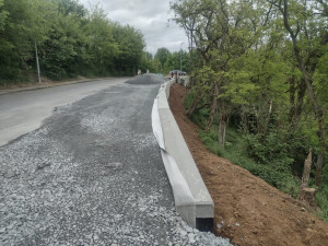 Na cestu do Hradiště se vrátil provoz, práce byly náročné kvůli prudkému svahu