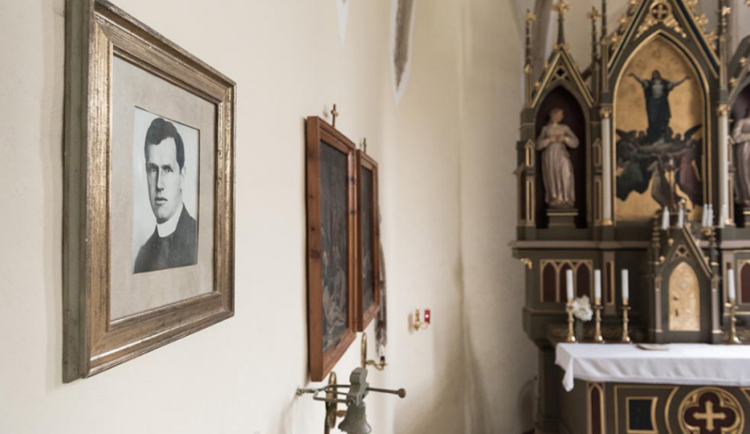 Stalo se v roce 1949. Při mši v Číhošti se několikrát pohnul půlmetrový kříž