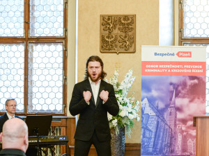 FOTO: Hrdinové, kteří žijí mezi námi. Na plzeňské radnici bylo oceněno 22 statečných