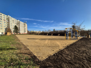 Sídlištní vnitroblok prošel revitalizací za 5,3 milionu, nabízí bezpečnější cesty